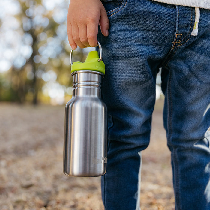 classic-kid-sippy-cap-t4 K12CNSIPPY-BS-kids_sippy_bottle_carry_lifestyle_f9e24b84-a0ae-465d-aad5-3c60c5592b7d.jpg