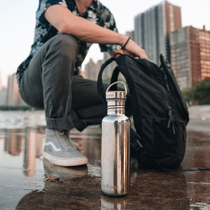27oz-reflect-with-bamboo-cap-i3 K27SSLRF-MS-BAMBOO_reflect-bottle_city_lifestyle_ff882516-9bd8-49cf-b515-736a0a9c889f.jpg