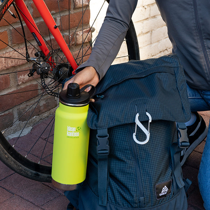 tkwide-chug-cap-s1 K32TKWSSL-JP-Bottle-Biking-Chug-Cap-lifestyle.jpg