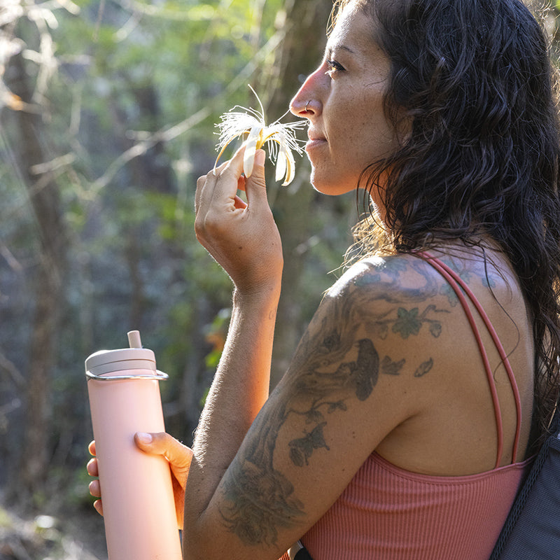 20oz-tkwide-with-twist-cap-d3 tkwide_20oz_insulated_bottle_twist_woman_flower_costarica_square.jpg