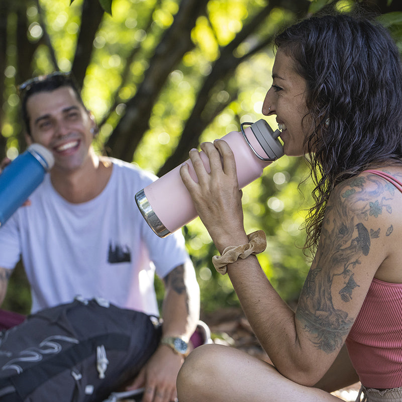 32oz-tkwide-with-twist-cap-e0 tkwide_32oz_insulated_bottle_twist_costarica_couple_drink_square.jpg